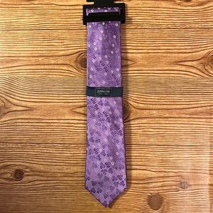 Men’s ‘Arrow’ Tie purple with small purple and white flowers nwt